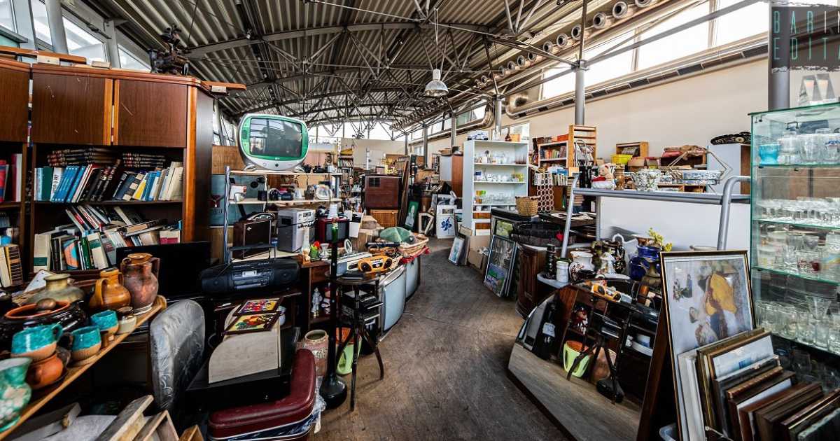 Bari, il mercatino dell'usato di via Bruno Buozzi: �Vendiamo ci� di cui la gente si disfa�